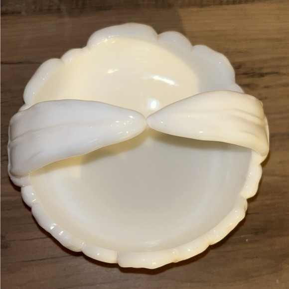 Vtg Westmoreland Milk Glass Dogwood Daisy Flower Split Handle Candy Trinket Dish - Picture 2 of 5